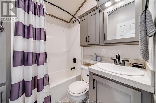 981 County Road 2 Unit# 725, Lakeshore, ON - Indoor Photo Showing Bathroom