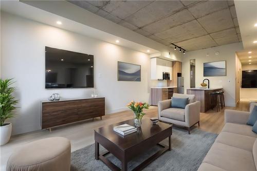 26 Augusta Street|Unit #204, Hamilton, ON - Indoor Photo Showing Living Room