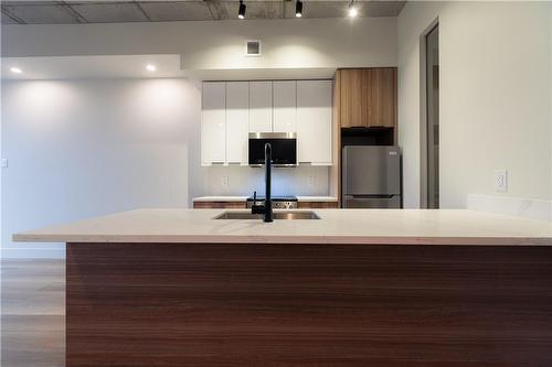 26 Augusta Street|Unit #204, Hamilton, ON - Indoor Photo Showing Kitchen With Upgraded Kitchen