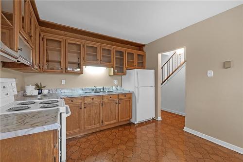 133 Auburn Avenue, Hamilton, ON - Indoor Photo Showing Kitchen With Double Sink