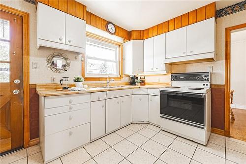 5432 Stratton Road, Burlington, ON - Indoor Photo Showing Kitchen With Double Sink