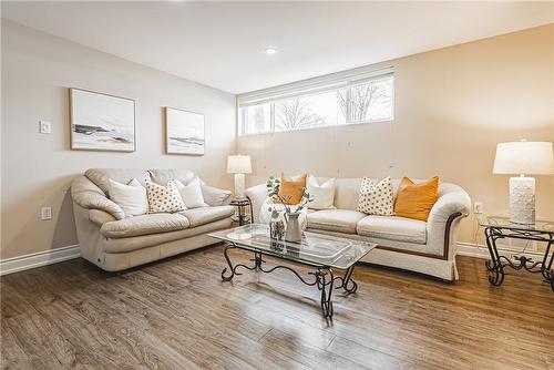 5432 Stratton Road, Burlington, ON - Indoor Photo Showing Living Room