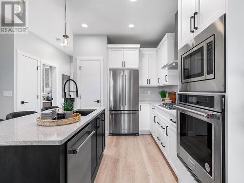 7735 Okanagan Boulevard Unit# 35, Vernon, BC - Indoor Photo Showing Kitchen With Upgraded Kitchen