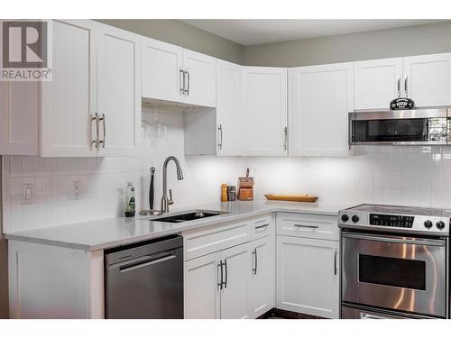 2350 Stillingfleet Road Unit# 204, Kelowna, BC - Indoor Photo Showing Kitchen With Upgraded Kitchen