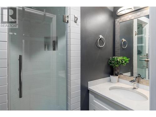 2350 Stillingfleet Road Unit# 204, Kelowna, BC - Indoor Photo Showing Bathroom