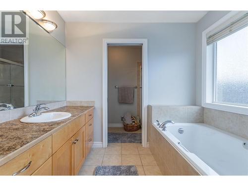 614 South Crest Drive, Kelowna, BC - Indoor Photo Showing Bathroom