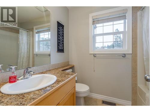 614 South Crest Drive, Kelowna, BC - Indoor Photo Showing Bathroom