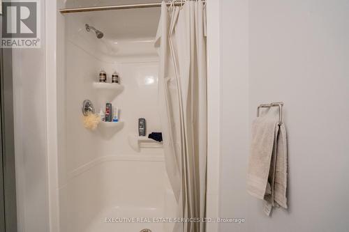 #408 -77 Leland St, Hamilton, ON - Indoor Photo Showing Bathroom