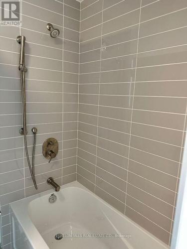 4 - 19 West Street N, Kawartha Lakes, ON - Indoor Photo Showing Bathroom