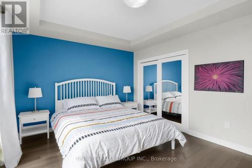 #2004 -330 Ridout St N, London, ON - Indoor Photo Showing Bedroom