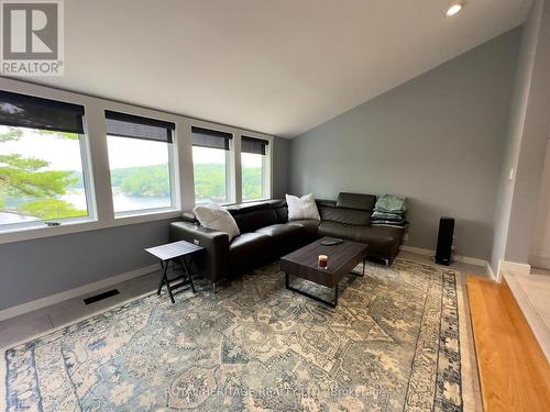 #7 -2324 Hwy 141 Rd, Muskoka Lakes, ON - Indoor Photo Showing Living Room