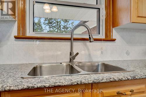 21 Jefferson Ave, Port Colborne, ON - Indoor Photo Showing Kitchen With Double Sink
