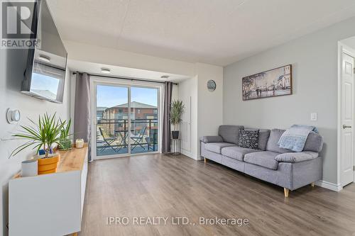 #413 -7 Kay Cres, Guelph, ON - Indoor Photo Showing Living Room