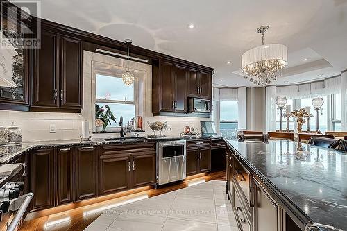 5W - 174 Mountain Park Avenue, Hamilton, ON - Indoor Photo Showing Kitchen With Double Sink With Upgraded Kitchen