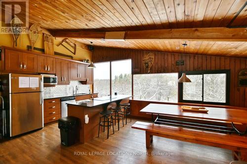 163 Tyrolean Lane, Blue Mountains, ON - Indoor Photo Showing Kitchen
