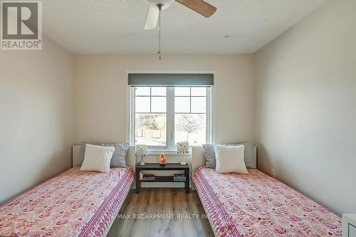 #43 -2019 Trawden Way, Oakville, ON - Indoor Photo Showing Bedroom
