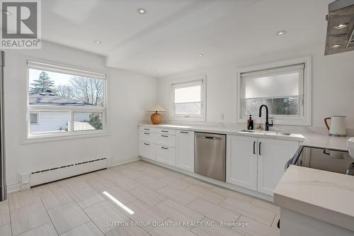 1896 Balsam Ave, Mississauga, ON - Indoor Photo Showing Kitchen