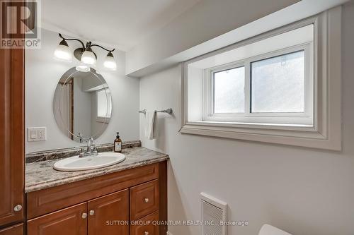 1896 Balsam Ave, Mississauga, ON - Indoor Photo Showing Bathroom