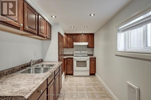 1896 Balsam Ave, Mississauga, ON - Indoor Photo Showing Kitchen With Double Sink