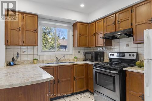 #16 -3345 Silverado Dr, Mississauga, ON - Indoor Photo Showing Kitchen With Double Sink