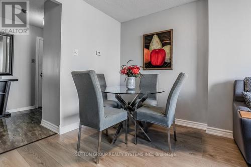 #903 -25 Fairview Rd W, Mississauga, ON - Indoor Photo Showing Dining Room