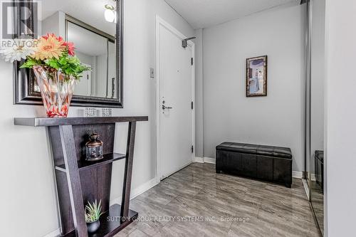 #903 -25 Fairview Rd W, Mississauga, ON - Indoor Photo Showing Other Room