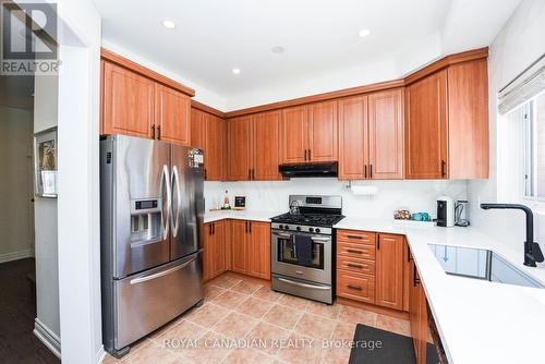 20 Eagleview Way, Halton Hills, ON - Indoor Photo Showing Kitchen With Double Sink