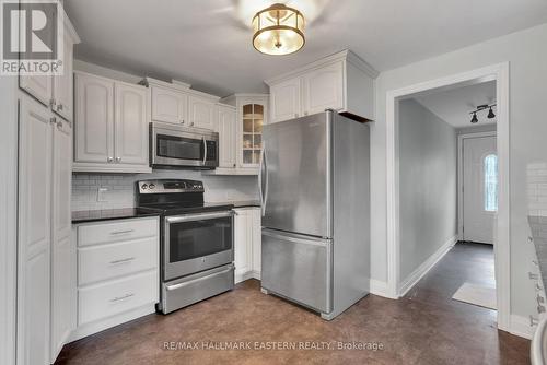 #185 -5193 Cook Rd, Hamilton Township, ON - Indoor Photo Showing Kitchen With Stainless Steel Kitchen