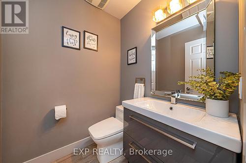 50 Riverside Drive, Georgina, ON - Indoor Photo Showing Bathroom