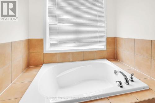 2744 Bur Oak Ave, Markham, ON - Indoor Photo Showing Bathroom