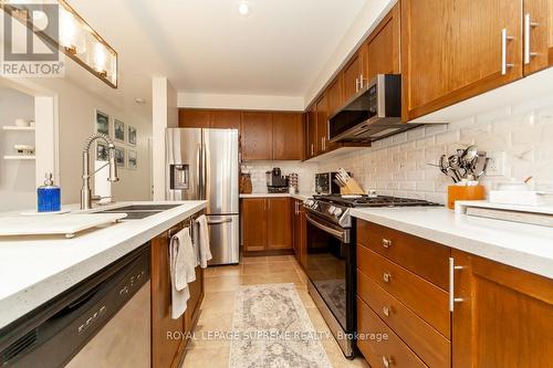 43 Hoard Ave N, New Tecumseth, ON - Indoor Photo Showing Kitchen With Upgraded Kitchen
