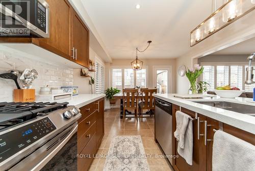 43 Hoard Ave N, New Tecumseth, ON - Indoor Photo Showing Kitchen