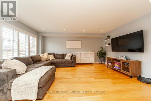 43 Hoard Avenue N, New Tecumseth, ON - Indoor Photo Showing Living Room