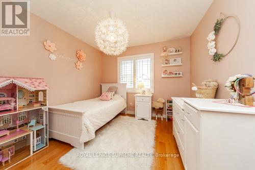 43 Hoard Avenue N, New Tecumseth, ON - Indoor Photo Showing Bedroom
