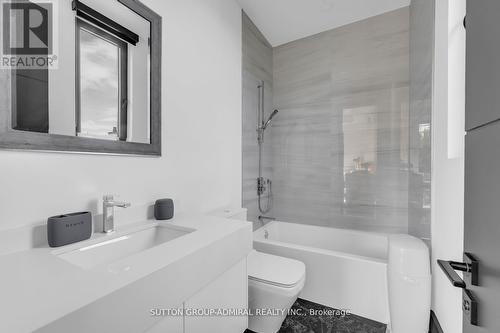 156 Garden Avenue, Richmond Hill, ON - Indoor Photo Showing Bathroom
