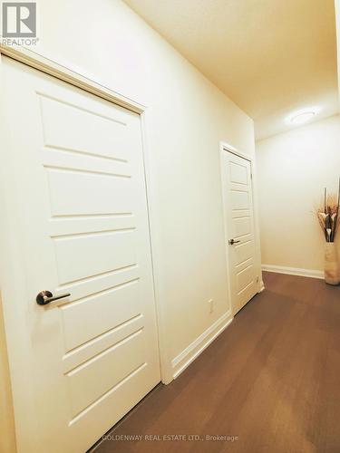 #326 -25 Water Walk Dr, Markham, ON - Indoor Photo Showing Laundry Room