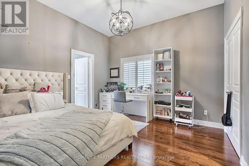 10 Black Crt N, Aurora, ON - Indoor Photo Showing Bedroom