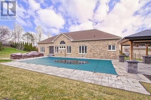 10 Black Court N, Aurora, ON - Outdoor With In Ground Pool