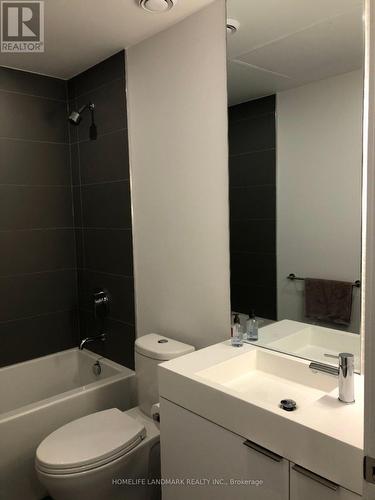 #601 -33 Helendale Ave, Toronto, ON - Indoor Photo Showing Bathroom