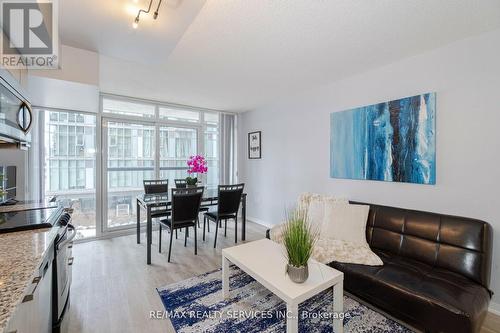 215 - 36 Lisgar Street, Toronto, ON - Indoor Photo Showing Living Room