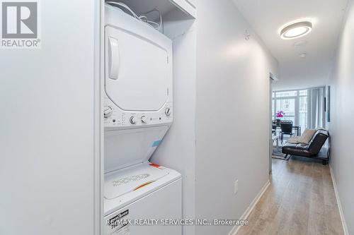 215 - 36 Lisgar Street, Toronto, ON - Indoor Photo Showing Laundry Room