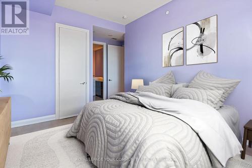 #6005 -7 Grenville St, Toronto, ON - Indoor Photo Showing Bedroom