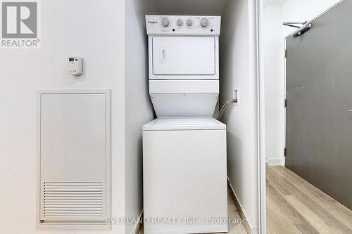 #1111 -5180 Yonge St, Toronto, ON - Indoor Photo Showing Laundry Room