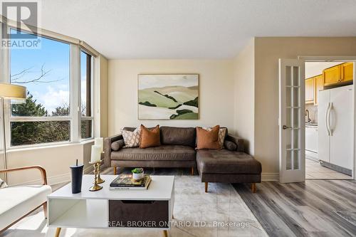 #422 -80 Harrison Garden Blvd, Toronto, ON - Indoor Photo Showing Living Room