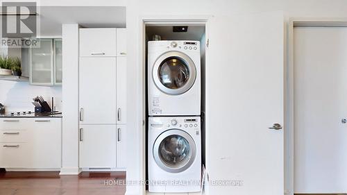 #3003 -14 York St, Toronto, ON - Indoor Photo Showing Laundry Room