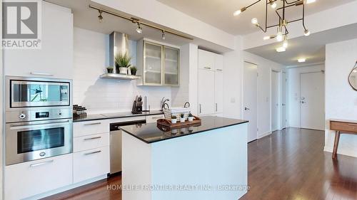 #3003 -14 York St, Toronto, ON - Indoor Photo Showing Kitchen With Upgraded Kitchen