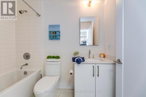 #2105 -88 Cumberland St, Toronto, ON - Indoor Photo Showing Bathroom
