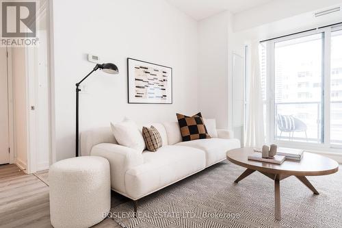 513 - 200 Sackville Street, Toronto, ON - Indoor Photo Showing Living Room
