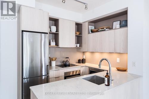 513 - 200 Sackville Street, Toronto, ON - Indoor Photo Showing Kitchen With Upgraded Kitchen