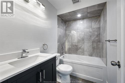 3452 Girardot Street, Windsor, ON - Indoor Photo Showing Bathroom